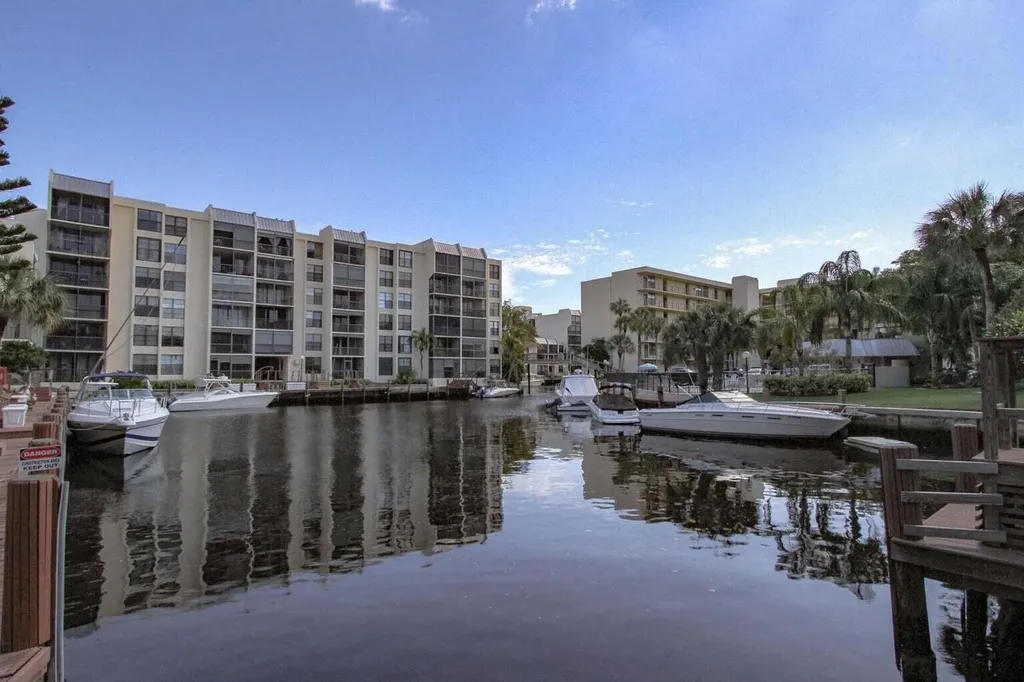11 Royal Palm Way Boca Raton FL 33432