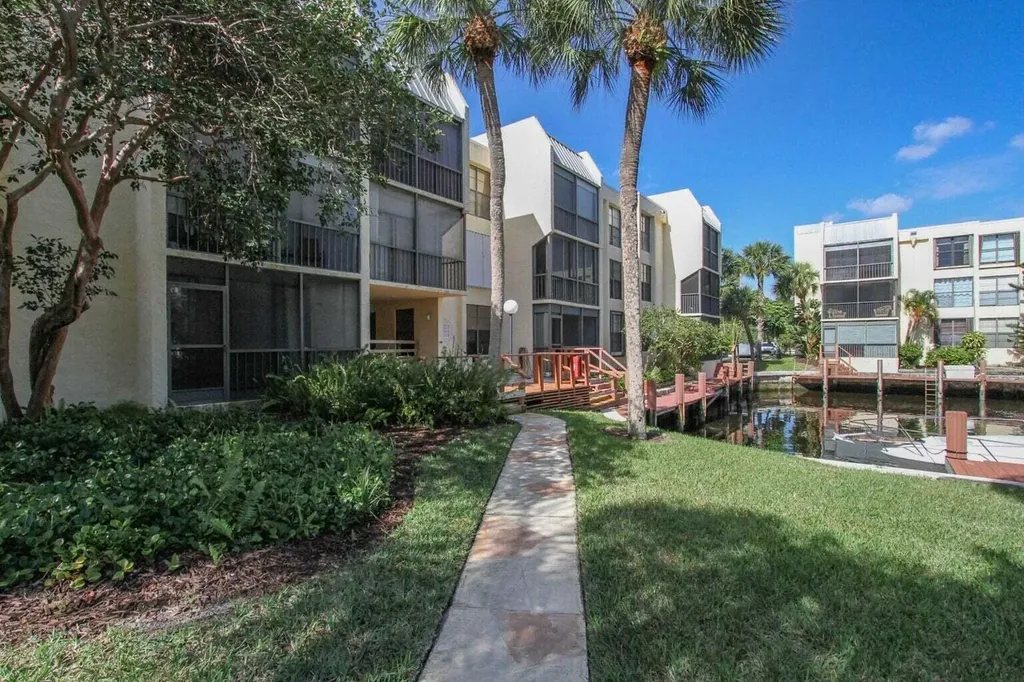 11 Royal Palm Way Boca Raton FL 33432