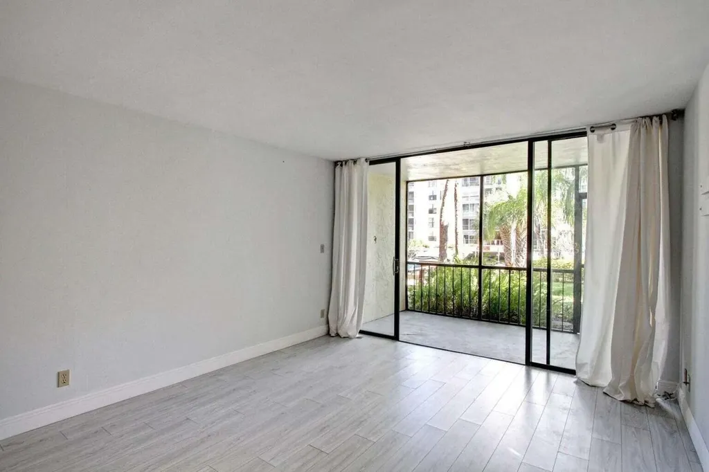 11 Royal Palm Way Boca Raton FL 33432