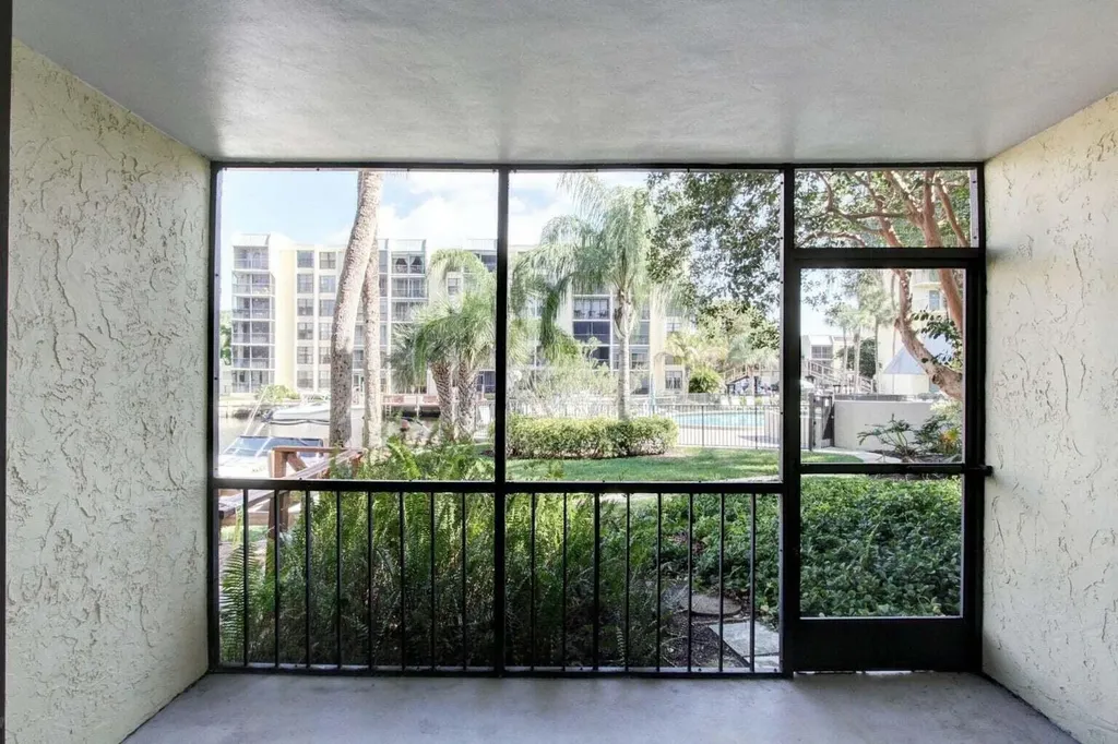 11 Royal Palm Way Boca Raton FL 33432