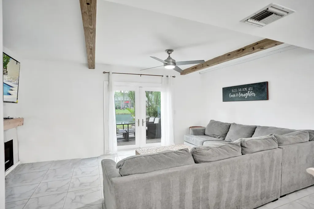 147 SW 3rd Street Pompano Beach FL 33060