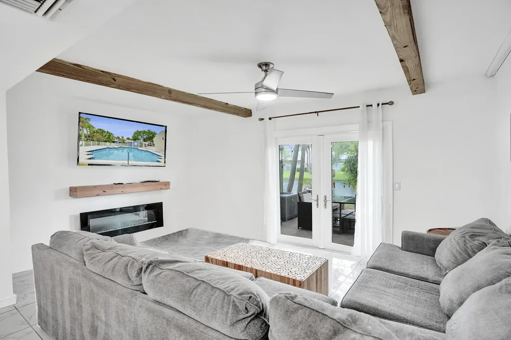 147 SW 3rd Street Pompano Beach FL 33060