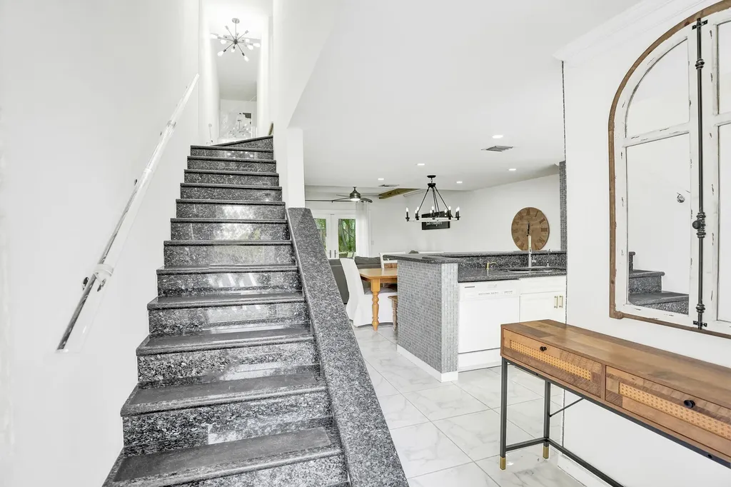147 SW 3rd Street Pompano Beach FL 33060