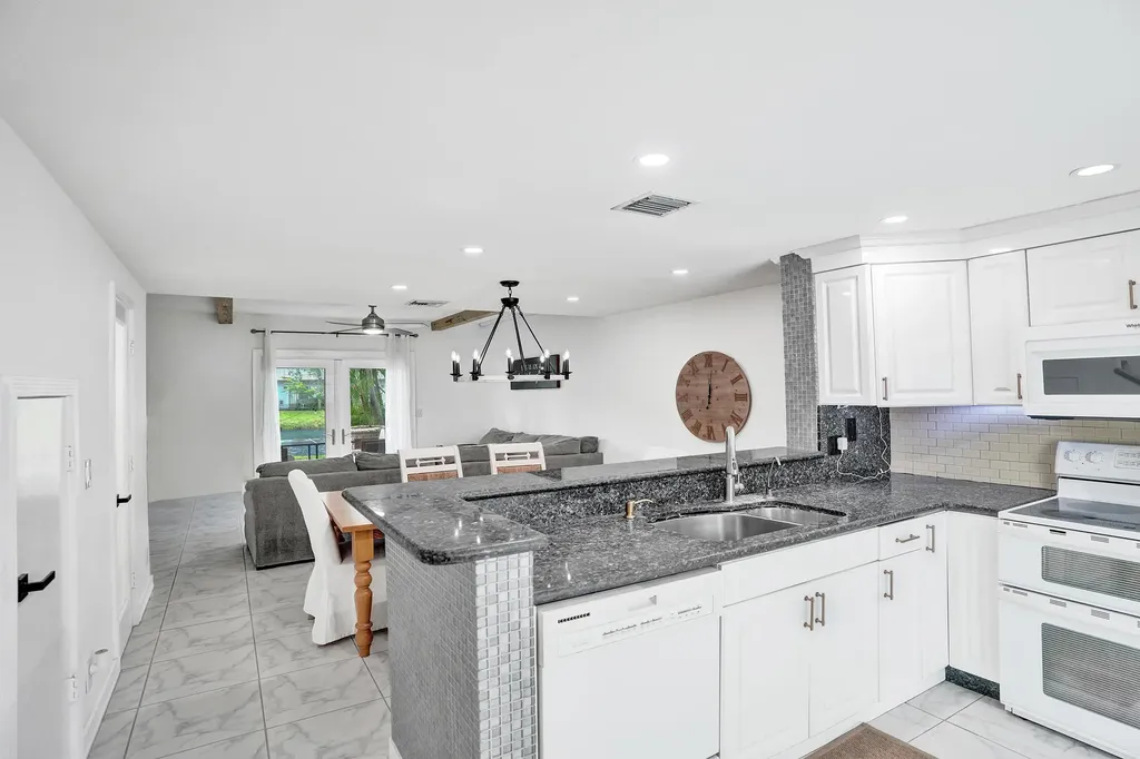 147 SW 3rd Street Pompano Beach FL 33060