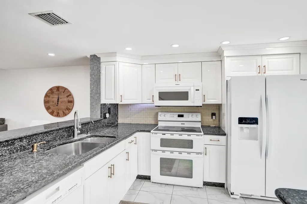 147 SW 3rd Street Pompano Beach FL 33060