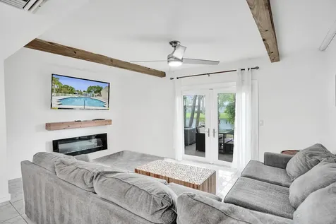 147 SW 3rd Street Pompano Beach FL 33060