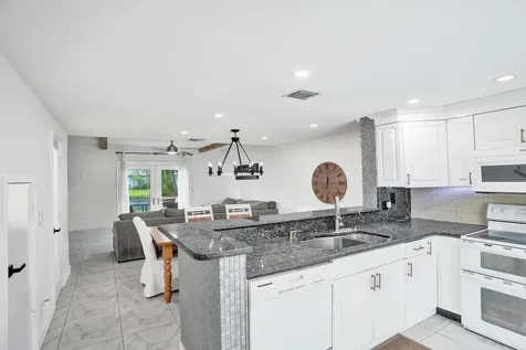 147 SW 3rd Street Pompano Beach FL 33060
