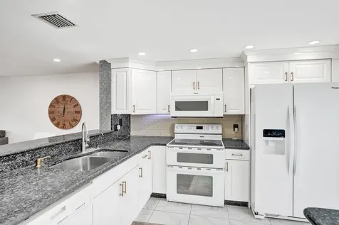 147 SW 3rd Street Pompano Beach FL 33060