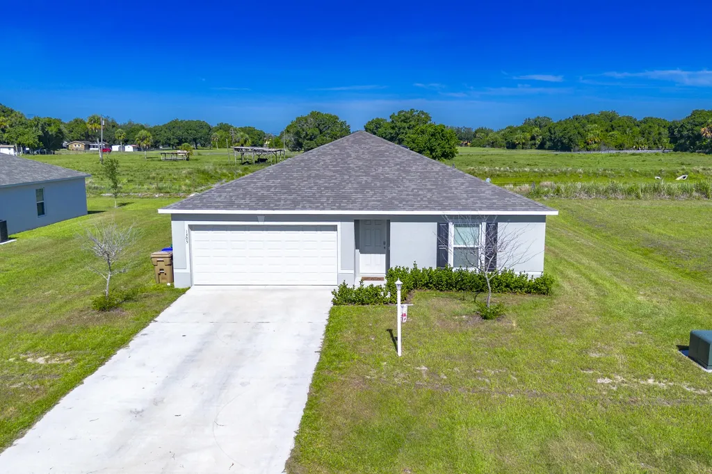1305 NW 7th Avenue Okeechobee FL 34972