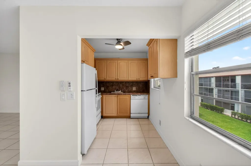 374 Brighton I Boca Raton FL 33434