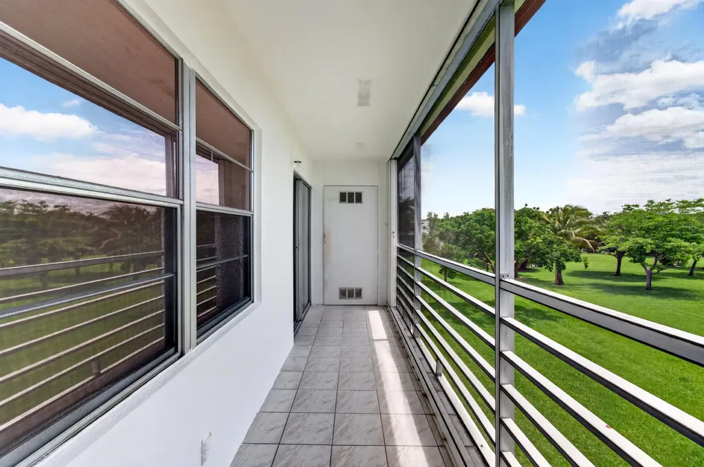 374 Brighton Boca Raton FL 33434