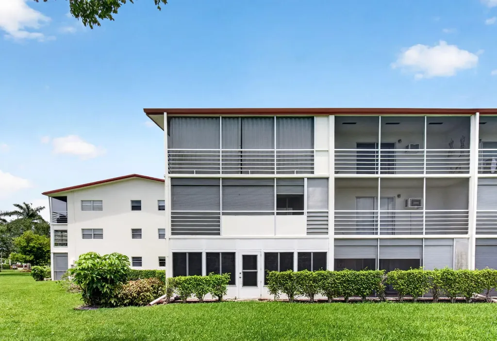 374 Brighton I Boca Raton FL 33434