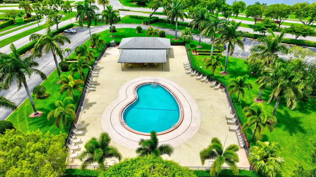 374 Brighton Boca Raton FL 33434