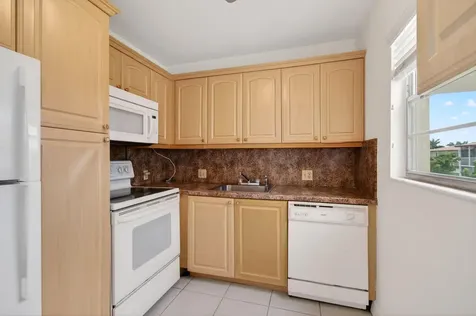 374 Brighton I Boca Raton FL 33434