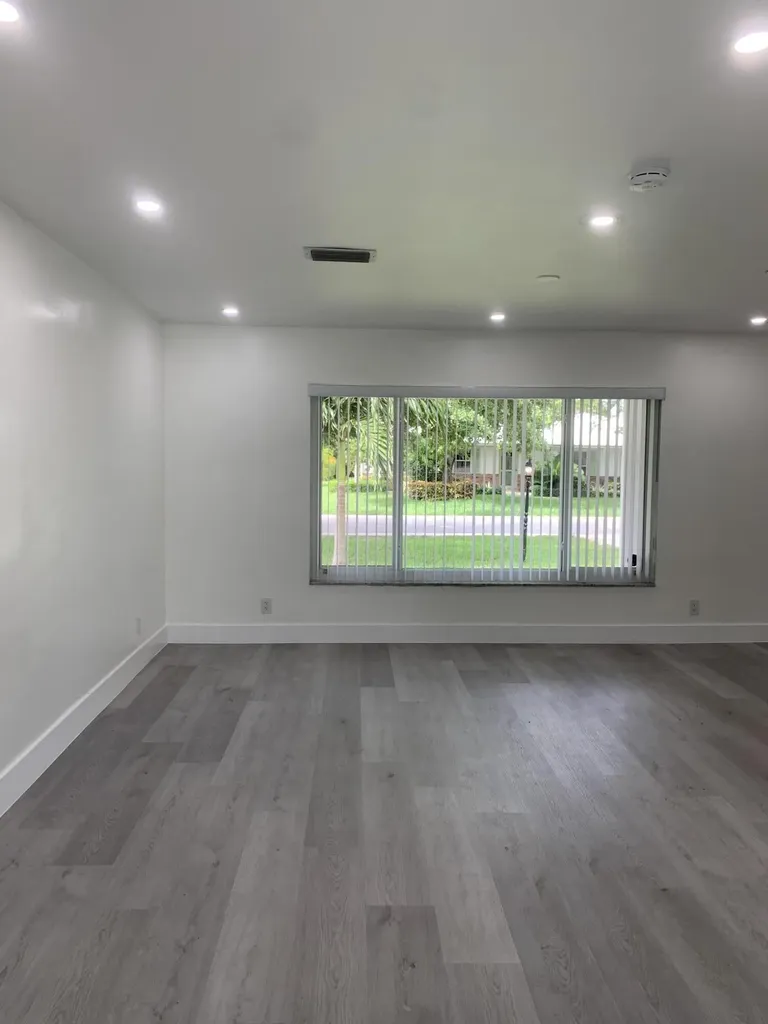 4005 NW 76th Avenue Coral Springs FL 33065
