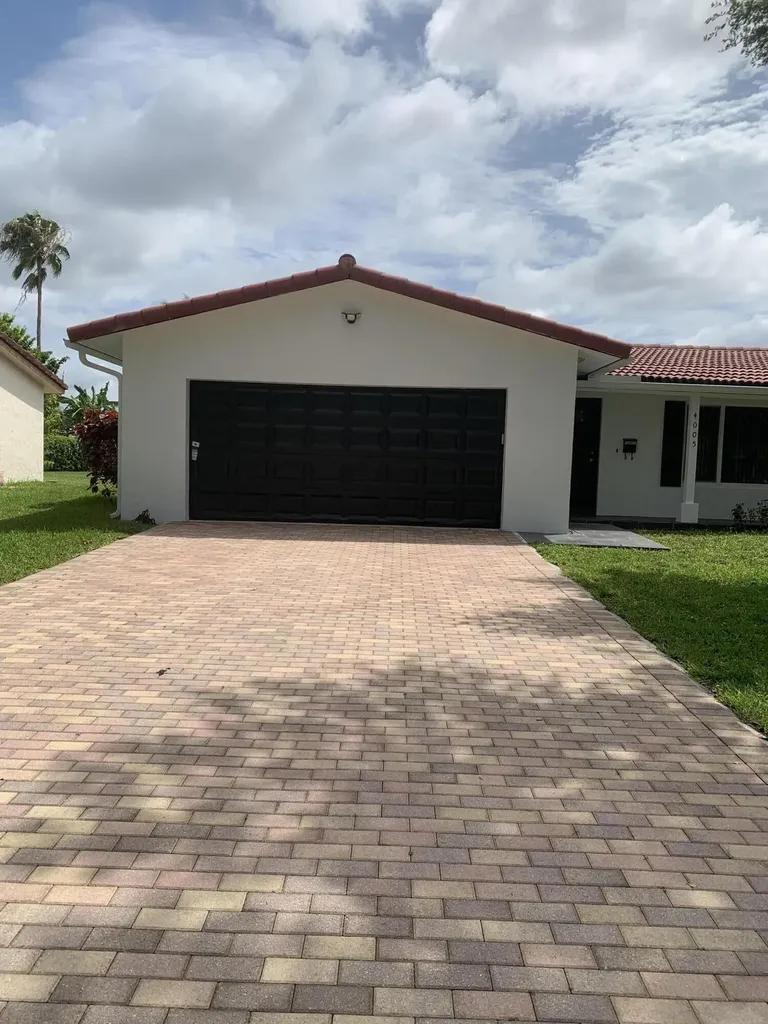 4005 NW 76th Avenue Coral Springs FL 33065