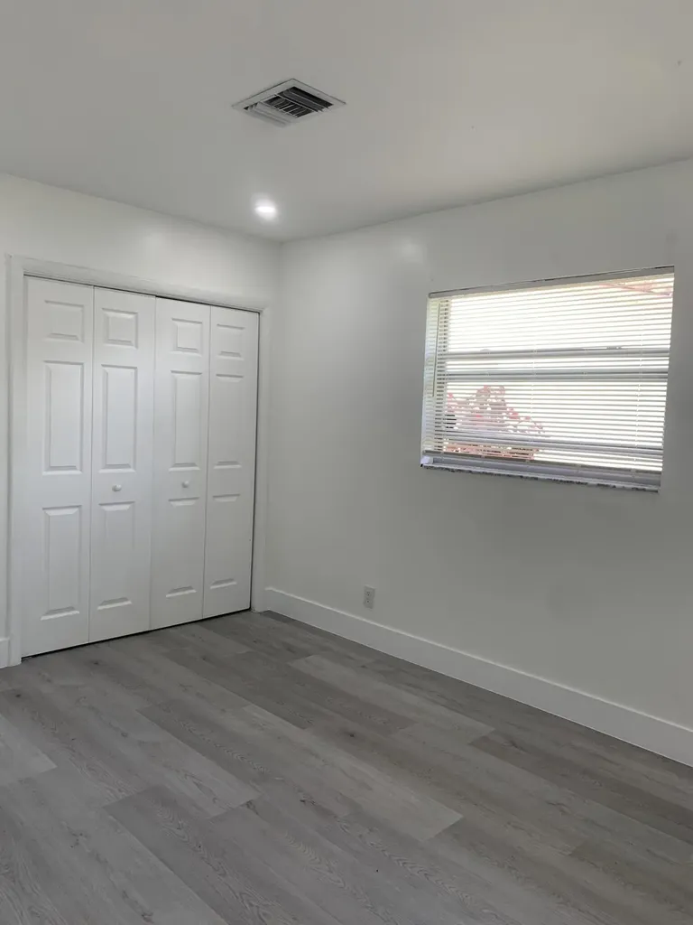4005 NW 76th Avenue Coral Springs FL 33065