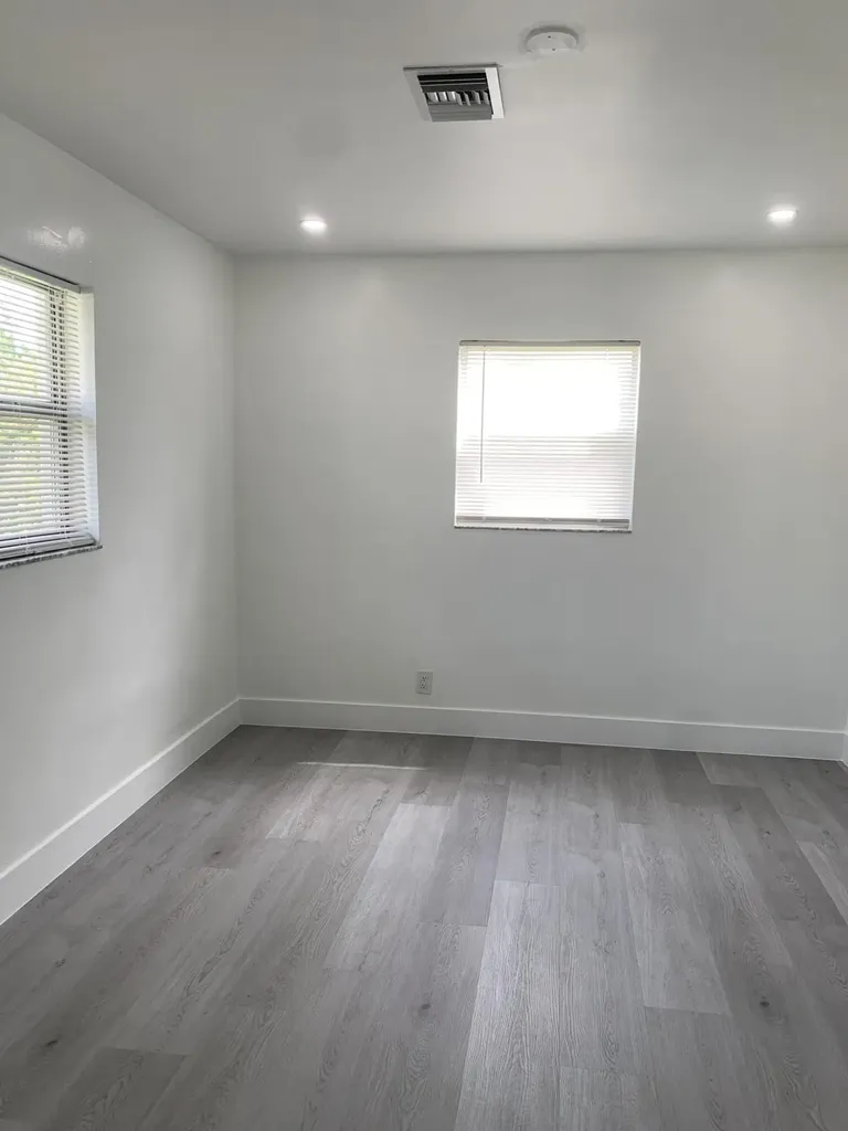4005 NW 76th Avenue Coral Springs FL 33065