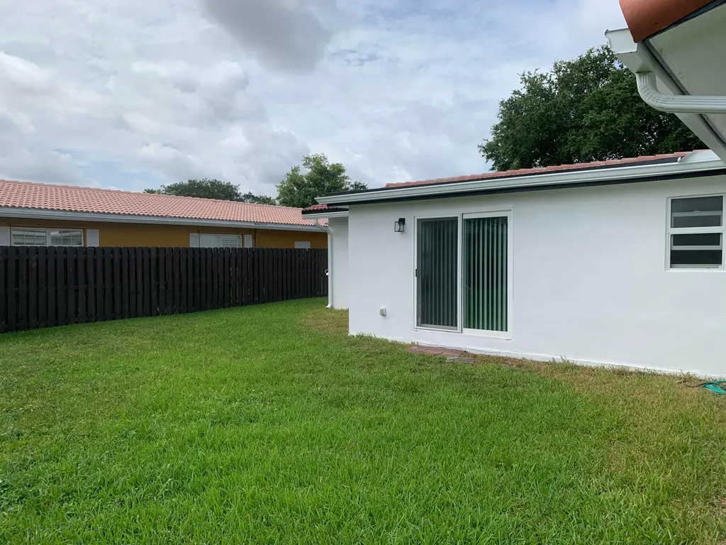 4005 NW 76th Avenue Coral Springs FL 33065