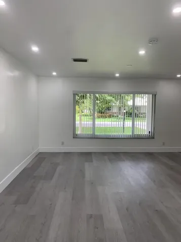 4005 NW 76th Avenue Coral Springs FL 33065