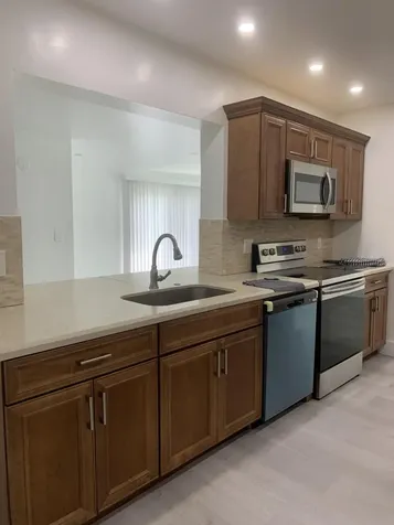 4005 NW 76th Avenue Coral Springs FL 33065