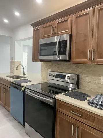 4005 NW 76th Avenue Coral Springs FL 33065