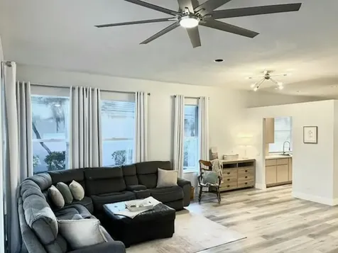 5018 SE Heartleaf Terrace Hobe Sound FL 33455