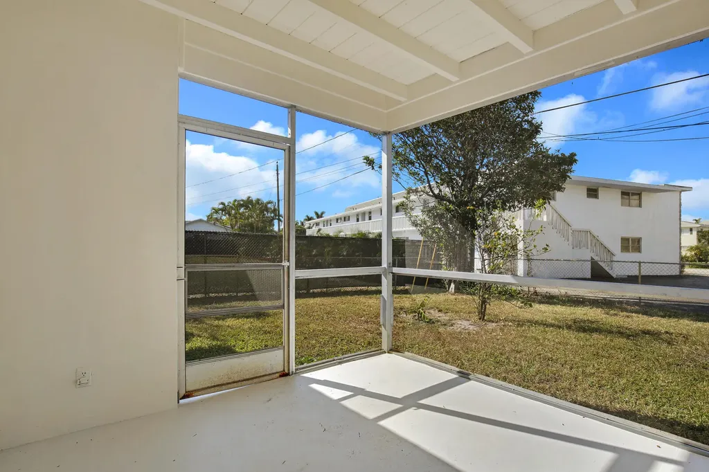 533 W Jasmine Drive Lake Park FL 33403