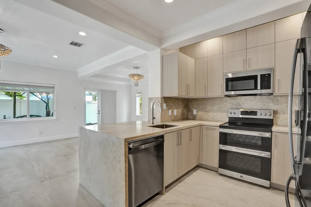 804 NE 7th Street Fort Lauderdale FL 33304