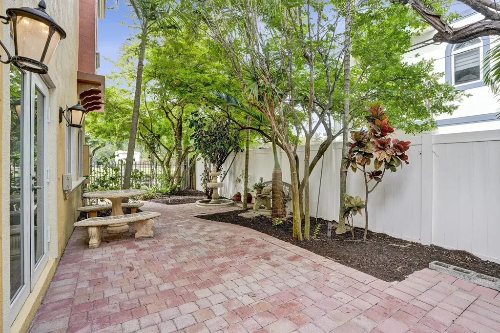 804 NE 7th Street Fort Lauderdale FL 33304
