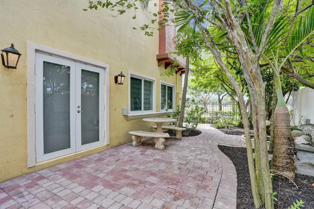 804 NE 7th Street Fort Lauderdale FL 33304