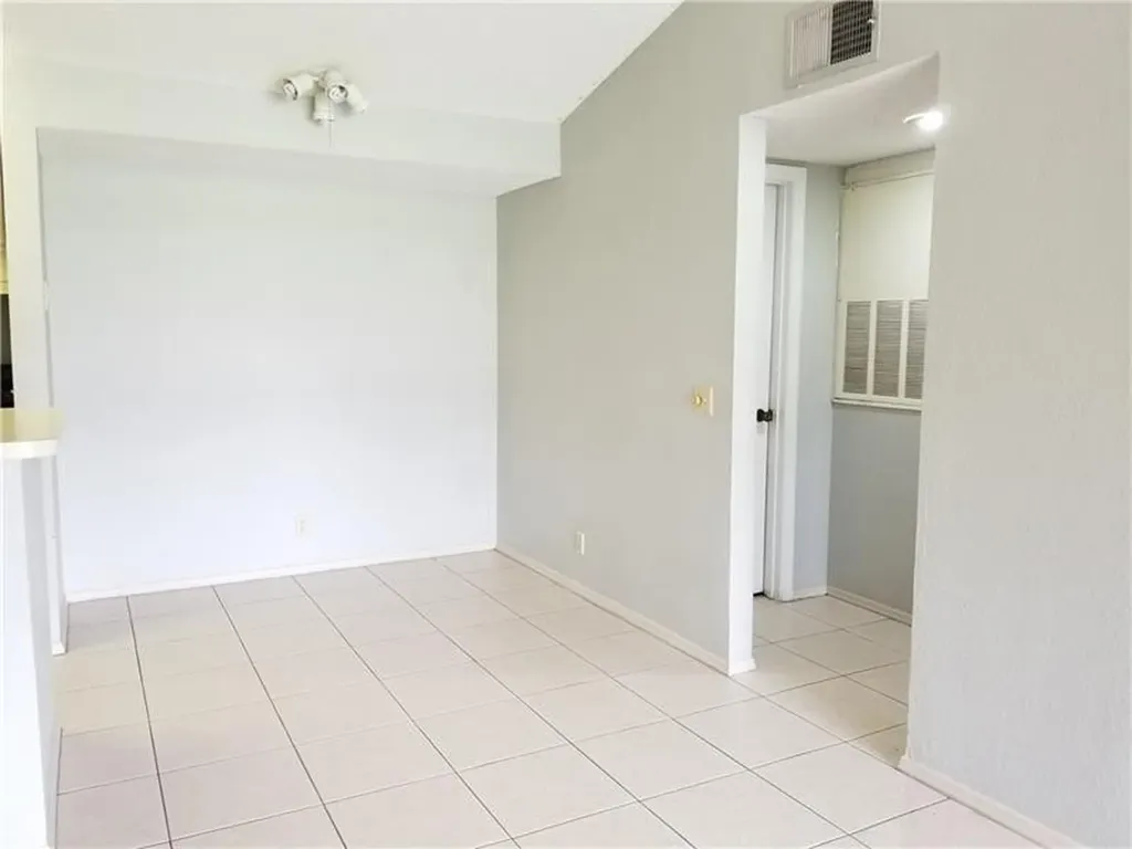 2986 S University Drive Davie FL 33328