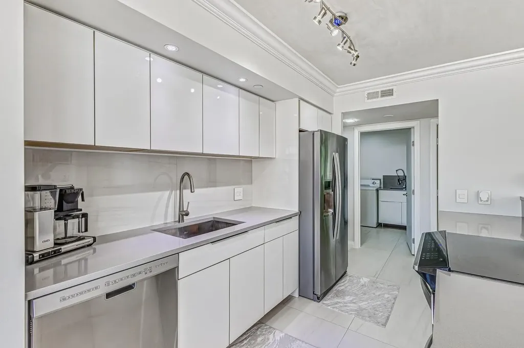 5280 N Ocean Drive Riviera Beach FL 33404