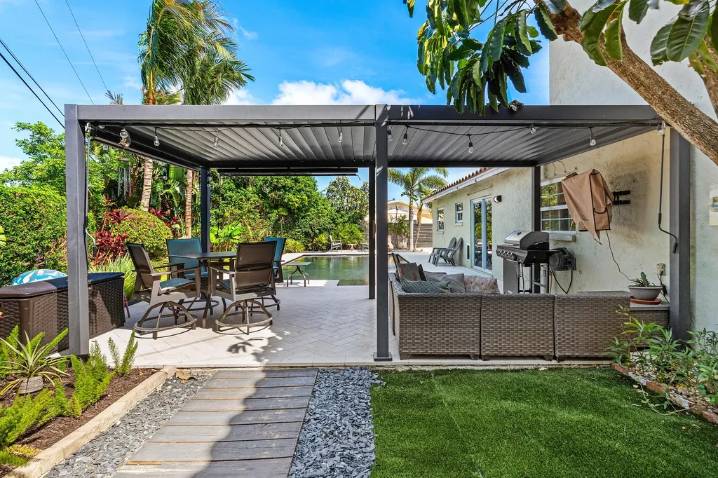 968 Laurel Road North Palm Beach FL 33408