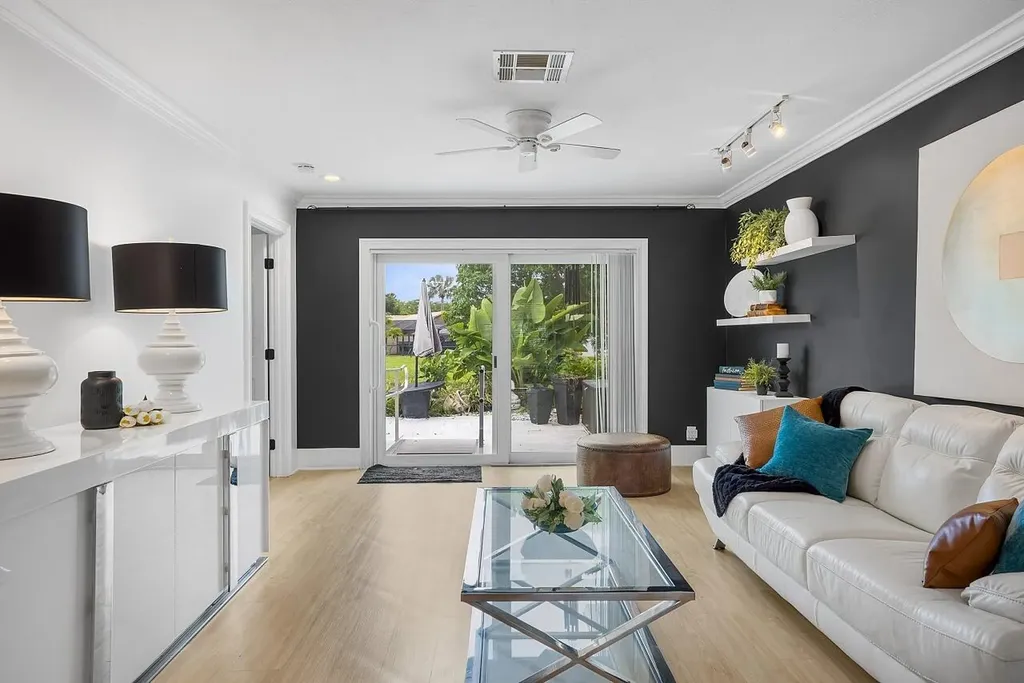 8900 Warwick Drive Boca Raton FL 33433