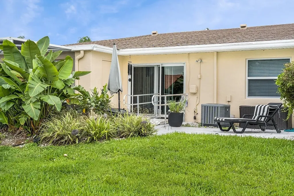 8900 Warwick Drive Boca Raton FL 33433