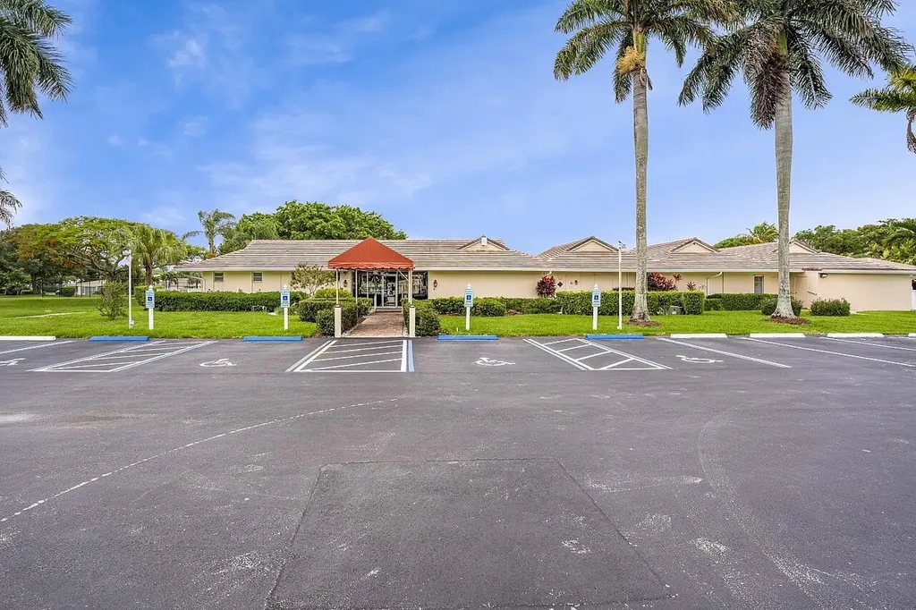 8900 Warwick Drive Boca Raton FL 33433