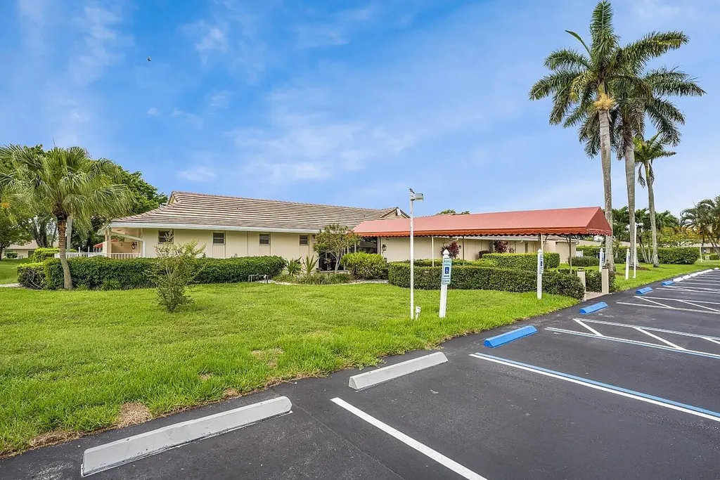 8900 Warwick Drive Boca Raton FL 33433