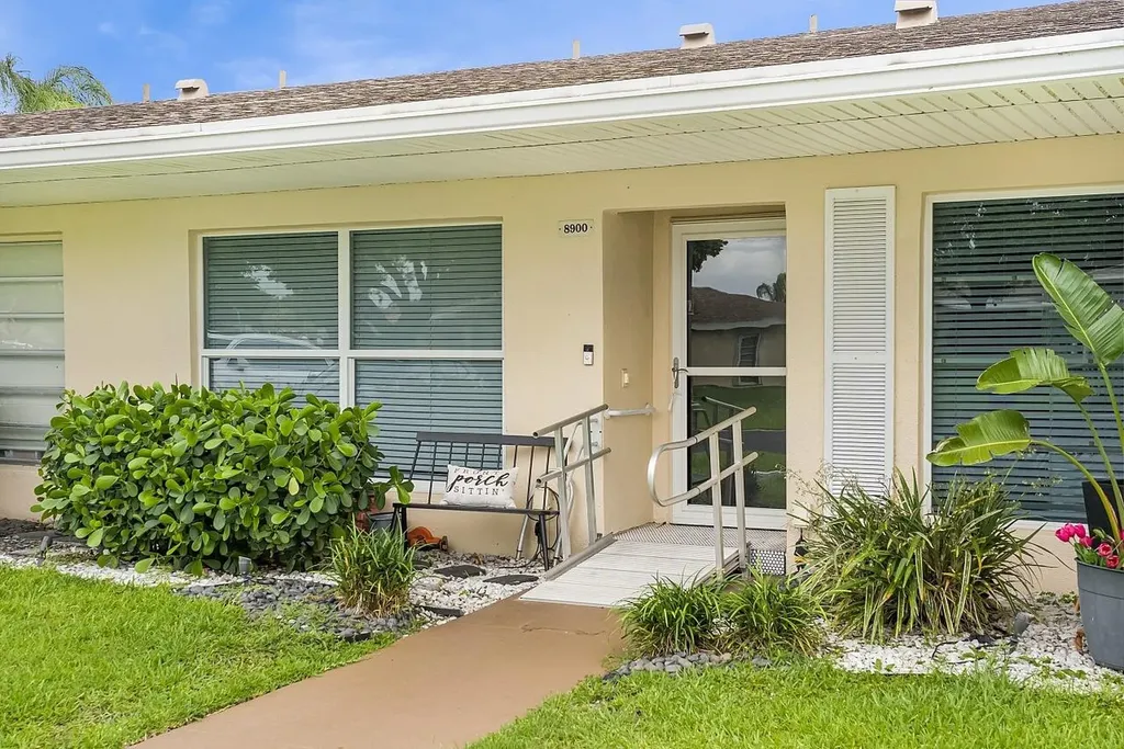8900 Warwick Drive Boca Raton FL 33433