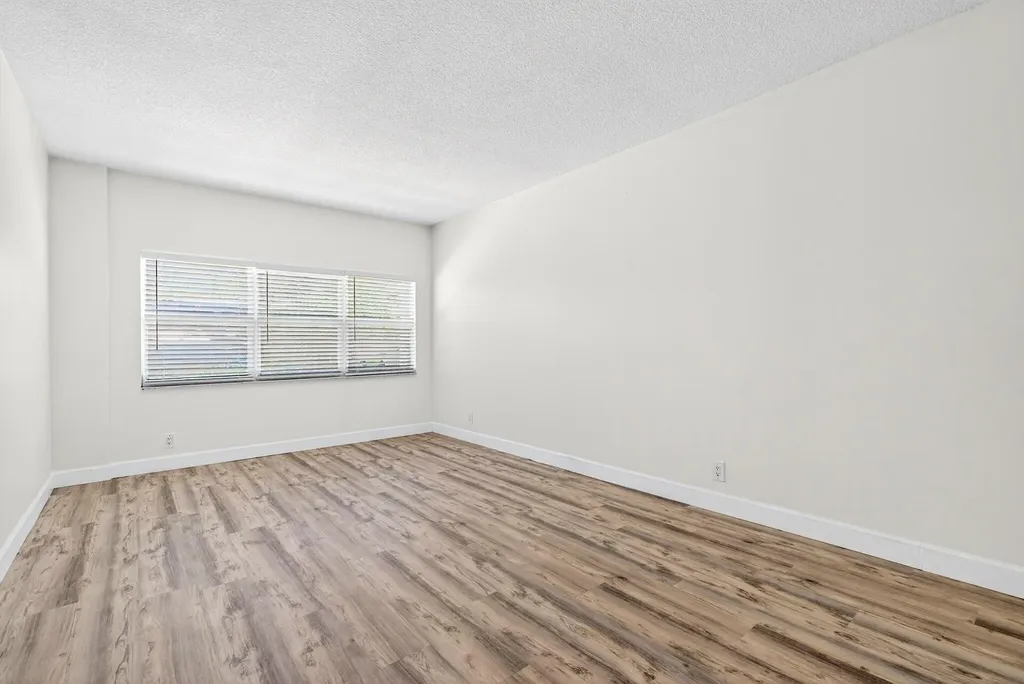 2555 NE 11th Street Fort Lauderdale FL 33304