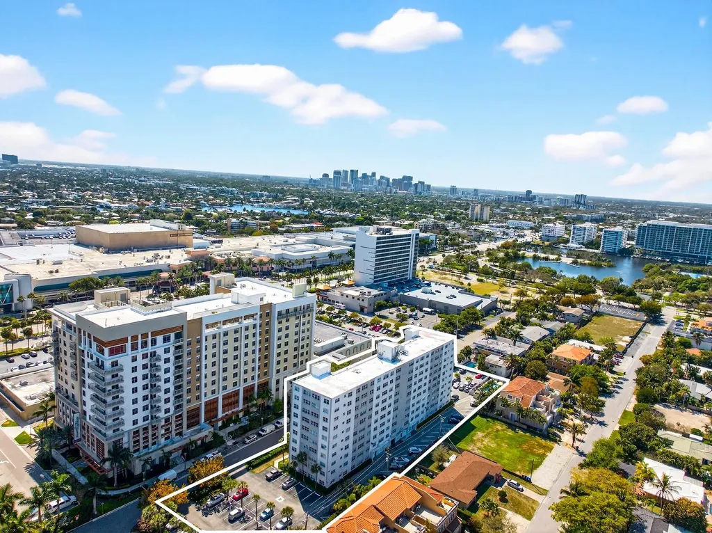 2555 NE 11th Street Fort Lauderdale FL 33304