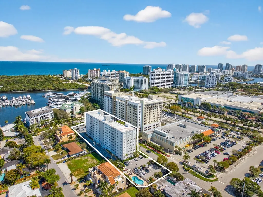 2555 NE 11th Street Fort Lauderdale FL 33304