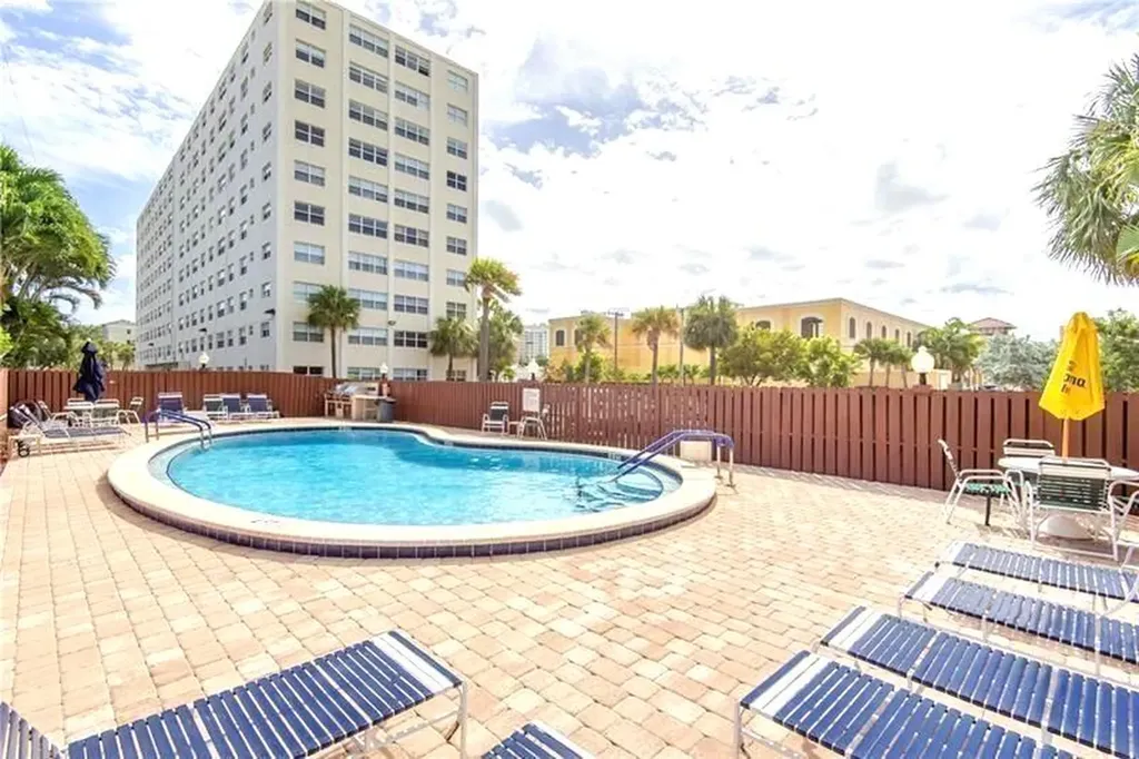 2555 NE 11th Street Fort Lauderdale FL 33304