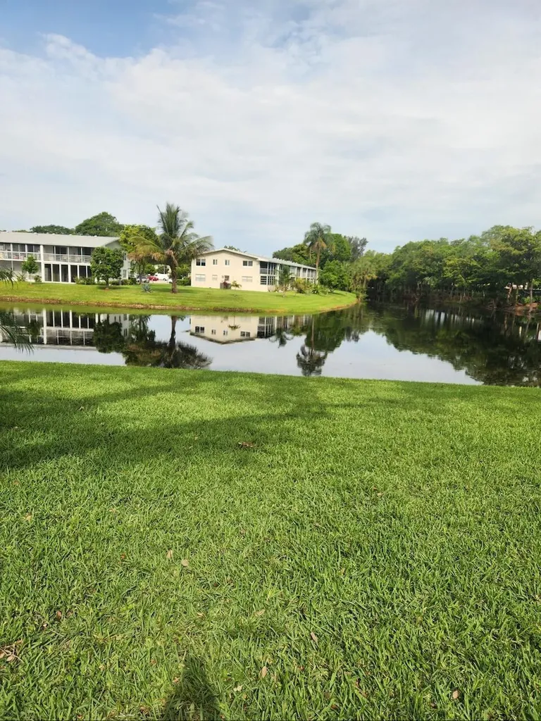 102 E Westbury Deerfield Beach FL 33442