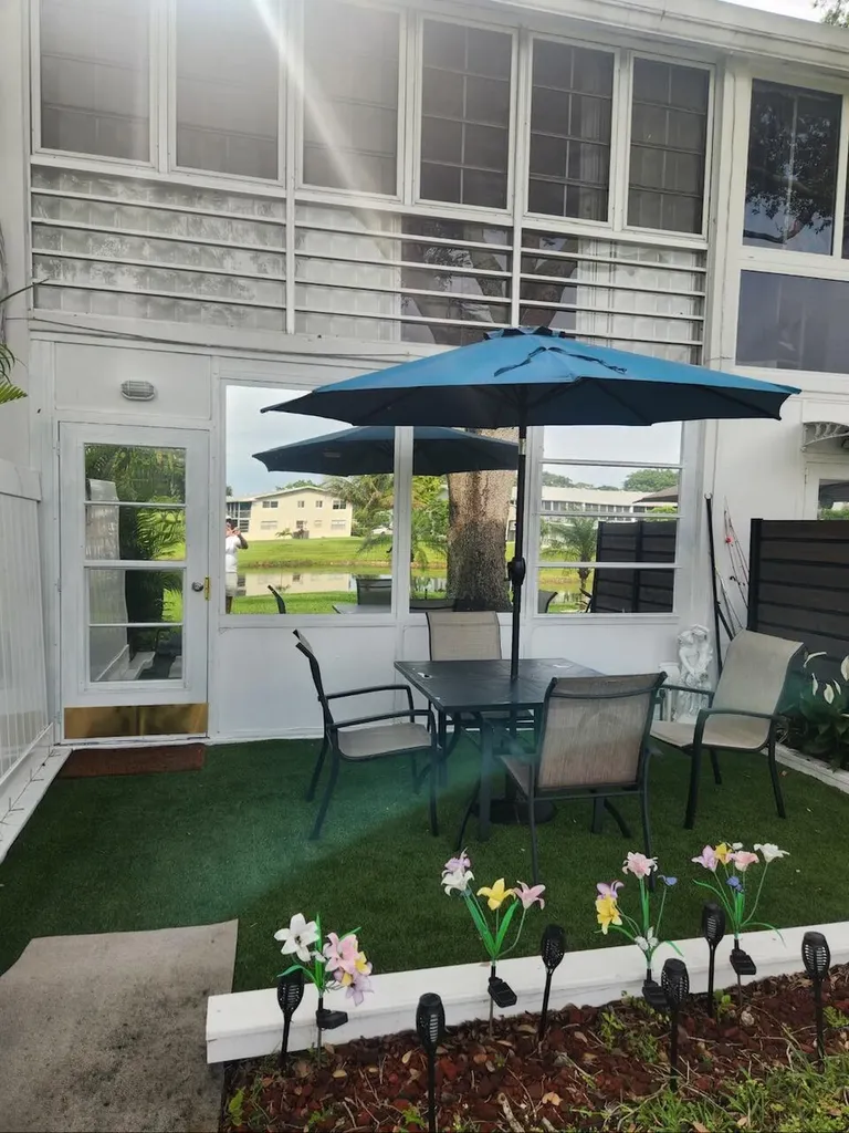 102 E Westbury Deerfield Beach FL 33442