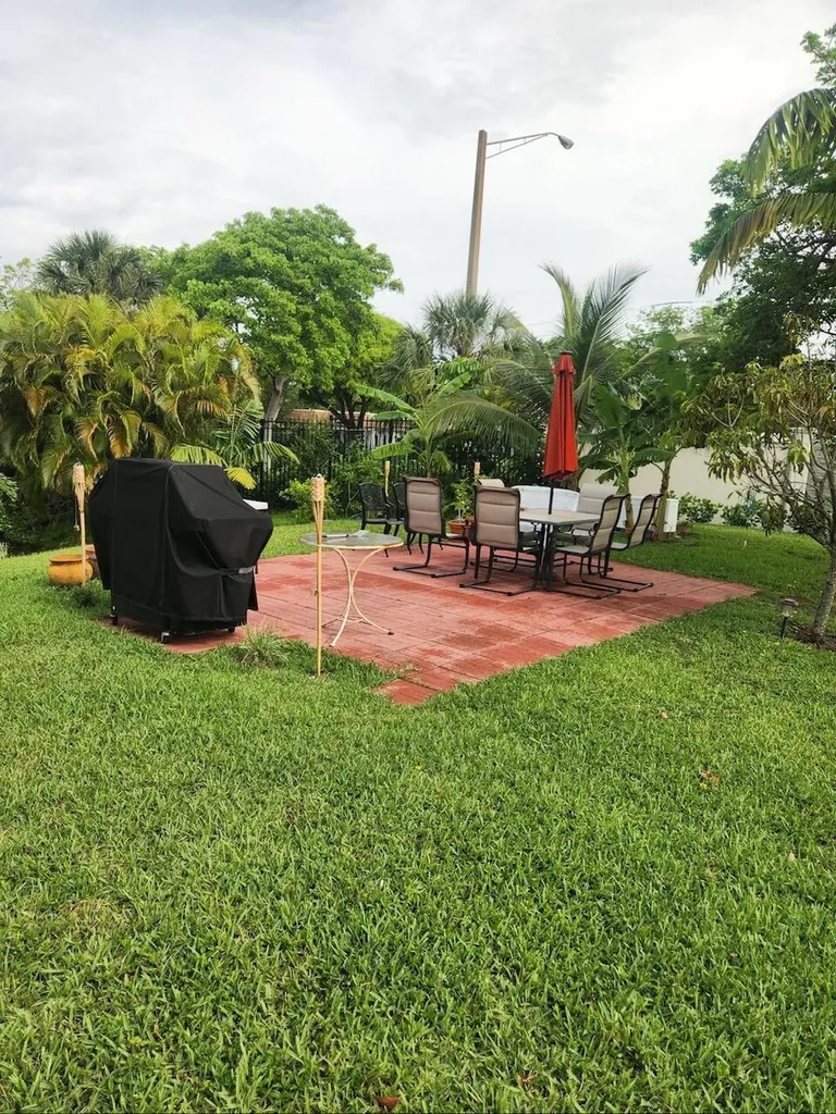 102 E Westbury Deerfield Beach FL 33442