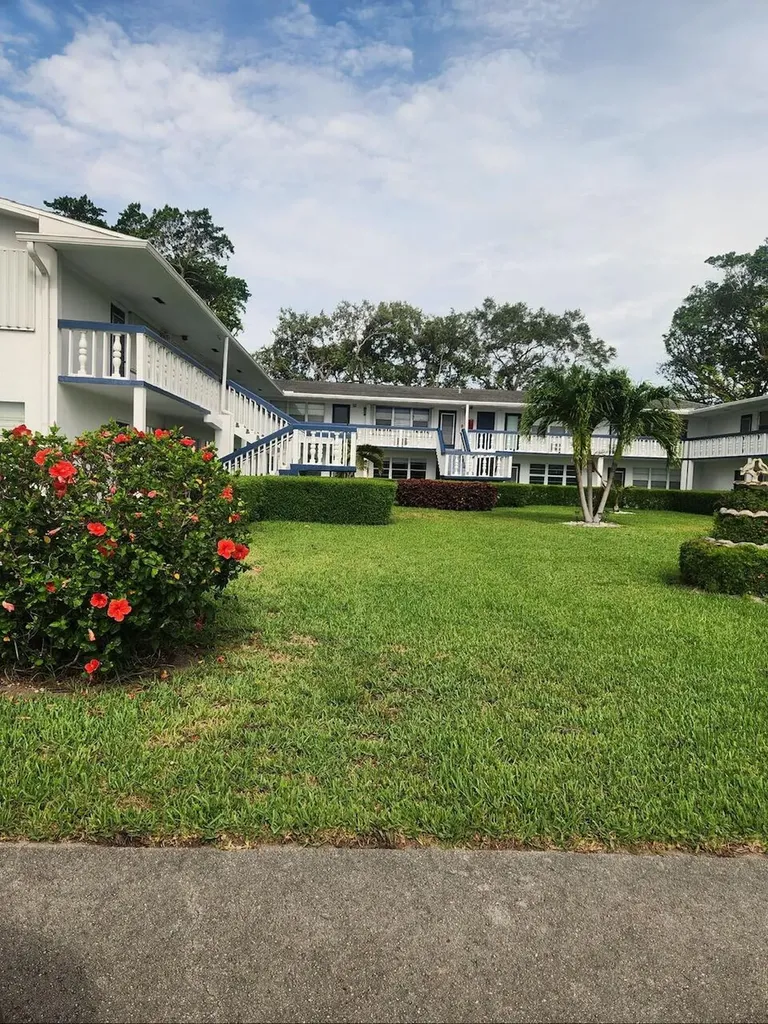 102 E Westbury Deerfield Beach FL 33442