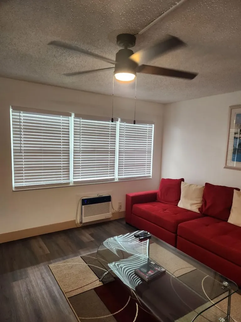 102 E Westbury Deerfield Beach FL 33442