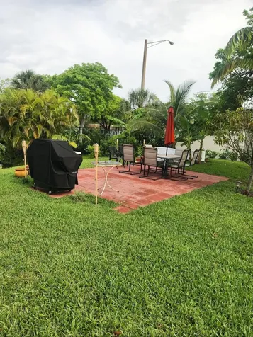 102 E Westbury Deerfield Beach FL 33442