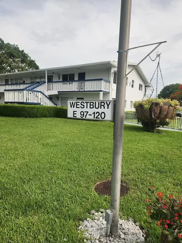 102 E Westbury Deerfield Beach FL 33442